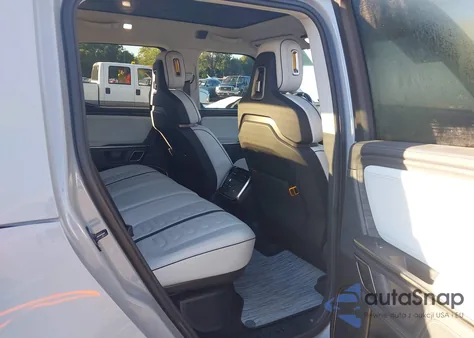 2022 Rivian R1T Adventure z USA, uszkodzony, nr VIN 7FCTGAAA2NN016517